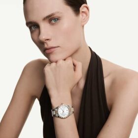 Montre Matrix Date « Swiss Made », bracelet en métal, teinte or rose, finition mélange de métaux