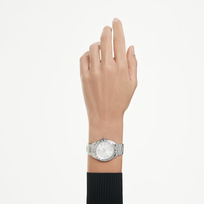 Montre Matrix Date « Swiss Made », bracelet en métal, ton argenté, acier inoxydable Montre Matrix Date « Swiss Made », bracelet en métal, ton argenté, acier inoxydable