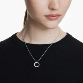 Pendentif Matrix « Crystal Pearl », taille ronde, blanc, plaqué rhodium Pendentif Matrix « Crystal Pearl », taille ronde, blanc, plaqué rhodium