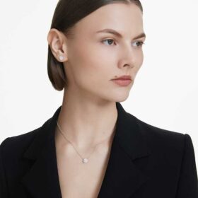 Boucles d’oreilles clous « Eternity Halo » avec diamants synthétiques de 0,75 ct au total, forme ronde, or blanc 14 carats